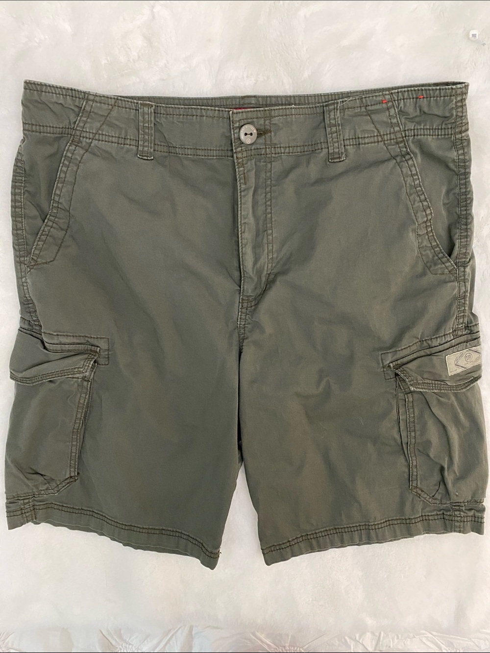 UNIONBAY Men's Olive Cargo Shorts. 36 Waist